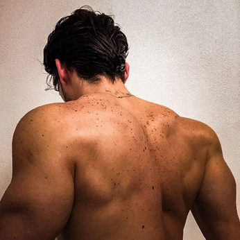 A cover of "eighty-one" cluster. The owner is horrorshops. The cluster description is "— ilya.". The cluster consists of 55 elements.