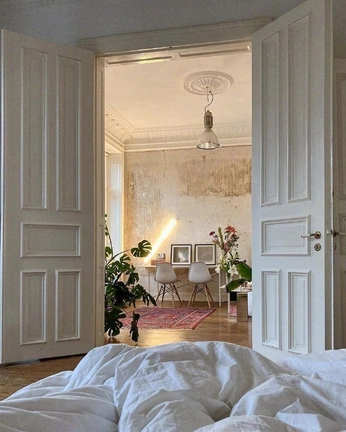 A cover of "int/ext" cluster. The owner is deannadiaries. The cluster consists of 71 elements.