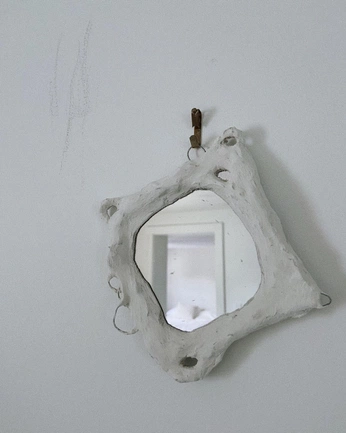 A cover of "Mirror" cluster. The owner is victorvieyra. The cluster consists of 4 elements.