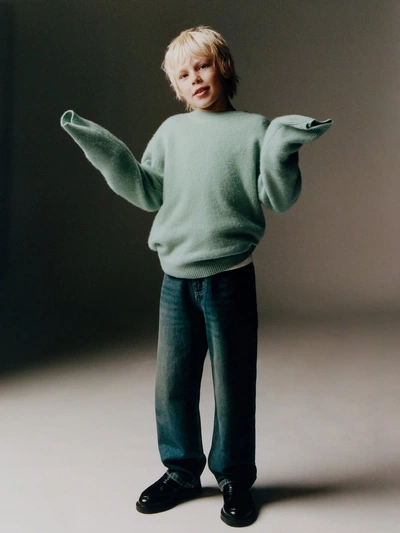 An Instagram carousel post added by frankiessurf on Jan 13, 2025. The author is @zarakids.