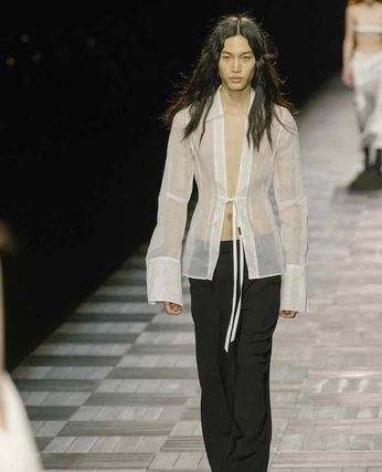 A cover of "haut cool" cluster. The owner is transsubstantiel. The cluster consists of 44 elements.