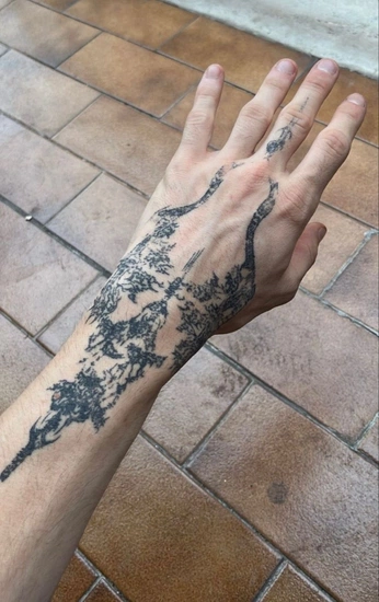 A cover of "Tatoos" cluster. The owner is bandersnatch. The cluster consists of 6 elements.