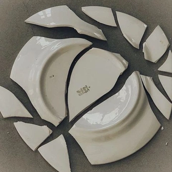 A cover of "004 / gloom" cluster. The owner is patriciacabeza. The cluster consists of 10 elements.