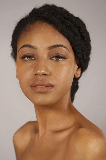 A cover of "Shoot Makeup" cluster. The owner is jamiec. The cluster consists of 13 elements.