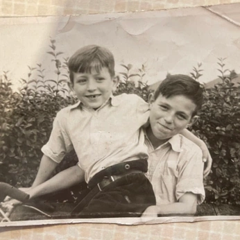 A cover of "cool britannia" cluster. The owner is veritycharmer. The cluster consists of 107 elements.