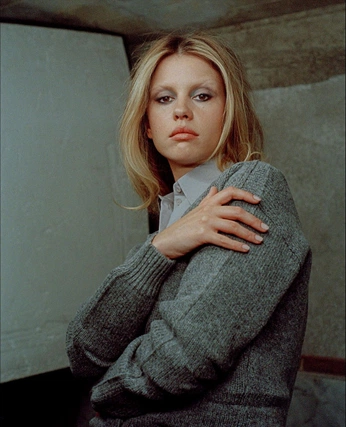 A cover of "women" cluster. The owner is zzzari. The cluster consists of 3 elements.