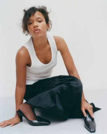 A cover of "taylor russell" cluster. The owner is juniorisweird. The cluster consists of 10 elements.