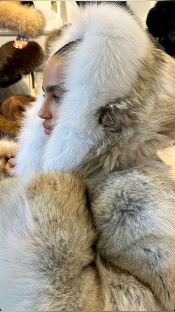 A cover of "Beautiful" cluster. The owner is shukran. The cluster consists of 4 elements.