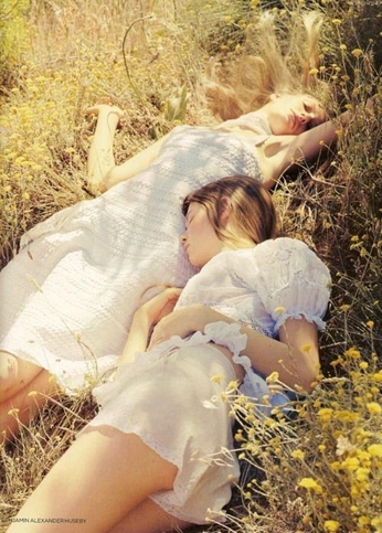 A cover of "wuhluhwuh" cluster. The owner is kaitatetheluck. The cluster consists of 9 elements.