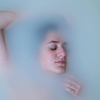 A cover of "Bathtub photoshoot" cluster. The owner is lifeisechoing. The cluster consists of 47 elements.