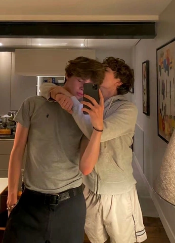 A cover of "reference: pose" cluster. The owner is wingedvoices. The cluster consists of 1 element.