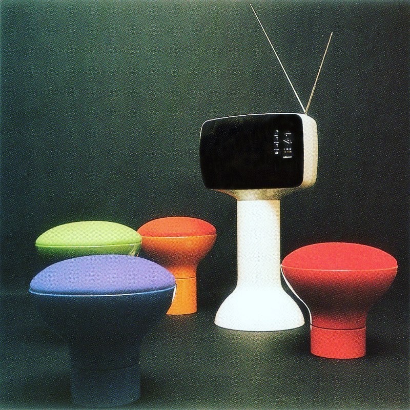 Roger Tallon's Téléavia P111 television (1963) and Cryptogamme stools (1969).