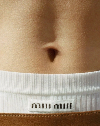 A cover of "branding" cluster. The owner is isabebeb. The cluster consists of 2 elements.