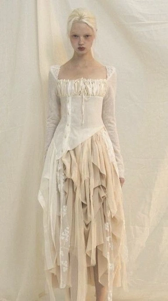 A cover of "Wedding Dress Ideas" cluster. The owner is geguji. The cluster consists of 9 elements.