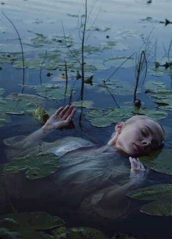 A cover of "Water, lakes, waves" cluster. The owner is hesperidian. The cluster consists of 57 elements.