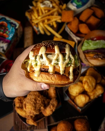 A cover of "Burguer boy" cluster. The owner is victordeanda. The cluster consists of 57 elements.