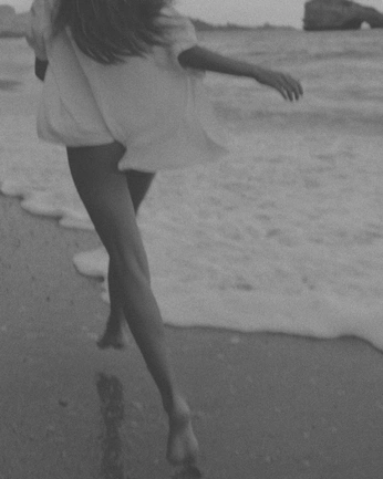 A cover of "free" cluster. The owner is aoifeee. The cluster consists of 7 elements.