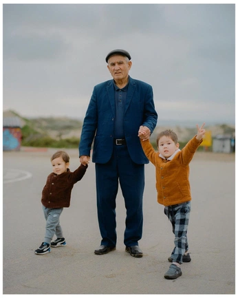 A cover of "Multi Generational" cluster. The owner is katenewm. The cluster consists of 10 elements.