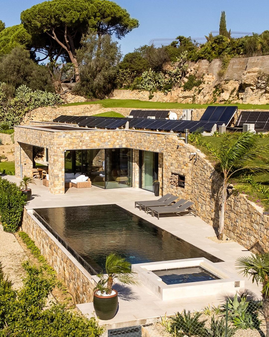 An Instagram carousel post added by anish on May 28, 2024. The author is @architettura_urbana.