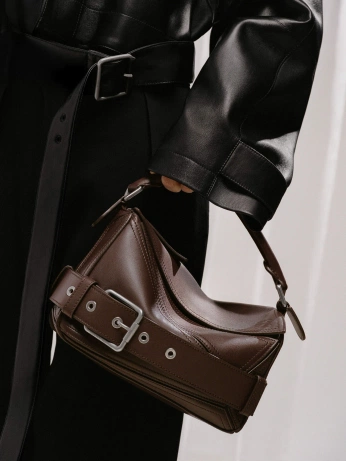 A cover of "dune bag" cluster. The owner is palpawhat. The cluster consists of 67 elements.