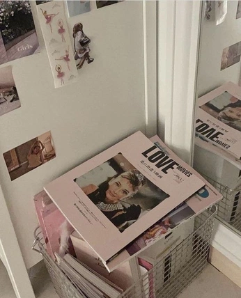 A cover of "🎀Room🎀" cluster. The owner is akiraz. The cluster consists of 27 elements.