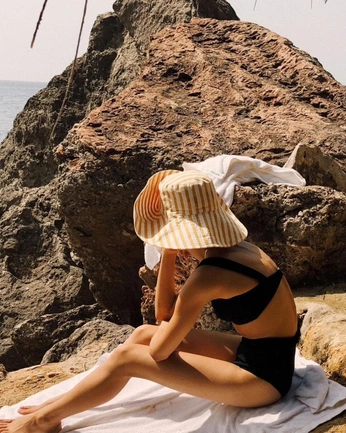 A cover of "St Tr 📸" cluster. The owner is arantxanava. The cluster consists of 19 elements.