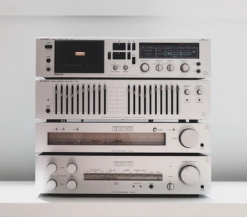 A cover of "Radio FIP" cluster. The owner is paulmeslet. The cluster consists of 64 elements.