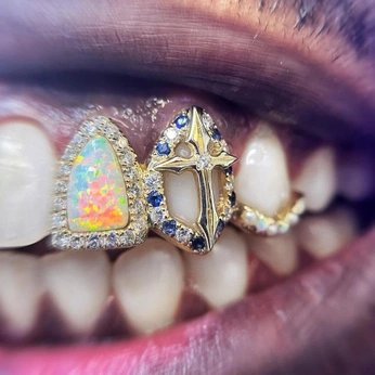 A cover of "ORNAMENT" cluster. The owner is itsyeil. The cluster consists of 3 elements.