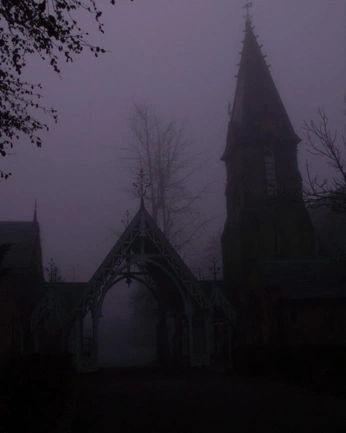 A cover of "spooky" cluster. The owner is spookysushi. The cluster description is "spooky atmospheres that hit the spot 🕯👌". The cluster consists of 80 elements.