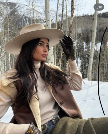 A cover of "Kay" cluster. The owner is hunterswink. The cluster consists of 5 elements.