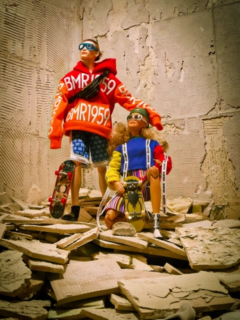 A cover of "toys photography" cluster. The owner is rafazapatta. The cluster consists of 33 elements.