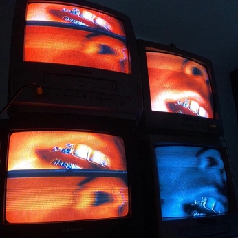 A cover of "weheartit archive" cluster. The owner is drthuganomics. The cluster description is "I miss WeHeartIt, so I reuploaded some images from there". The cluster consists of 35 elements.