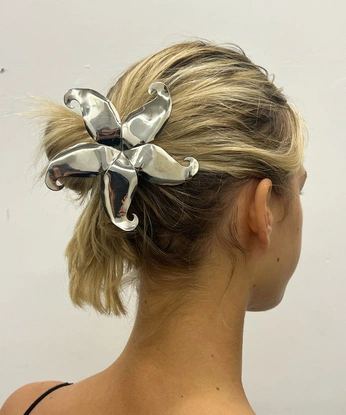 A cover of "hair" cluster. The owner is saiarivera. The cluster consists of 1 element.