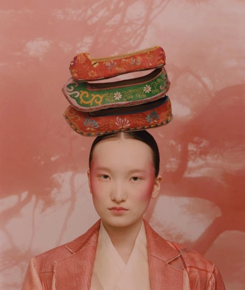 A cover of "Sonder" cluster. The owner is chamangry. The cluster consists of 48 elements.