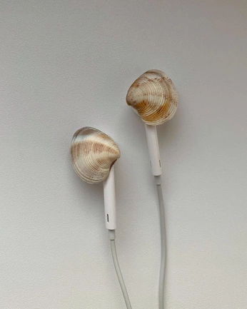 A cover of "Bizarro" cluster. The owner is sariweya. The cluster consists of 4 elements.