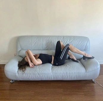 A cover of "Drawing poses" cluster. The owner is illie. The cluster consists of 22 elements.