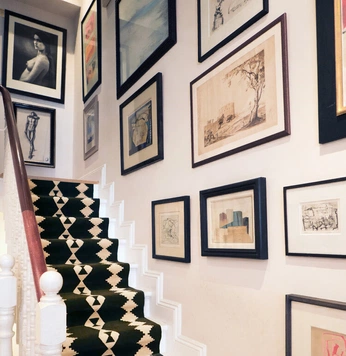 A cover of "Stairwell" cluster. The owner is kmbottone. The cluster consists of 2 elements.