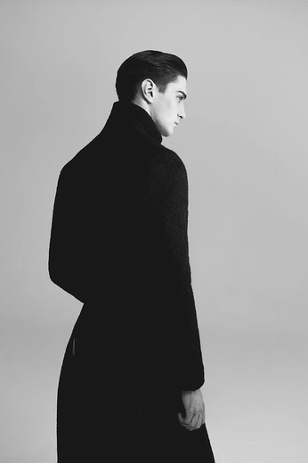 A cover of "Poses" cluster. The owner is anrytma. The cluster consists of 1 element.