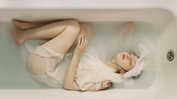 A cover of "bath picture" cluster. The owner is aquastoemp. The cluster consists of 54 elements.