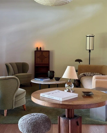 A cover of "House" cluster. The owner is stridnak. The cluster consists of 2 elements.