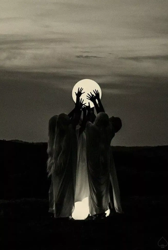 A cover of "witch" cluster. The owner is cadencewise. The cluster consists of 1 element.