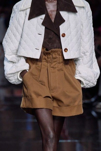 A cover of "couture" cluster. The owner is elysi. The cluster consists of 21 elements.