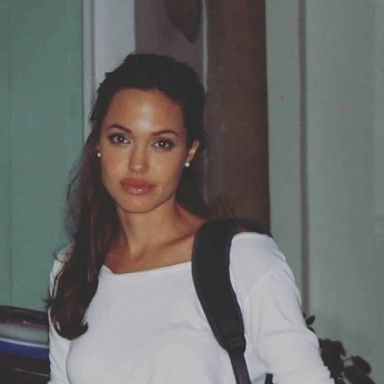 A cover of "enfys | arhydynos" cluster. The owner is rhinemaidenless. The cluster consists of 21 elements.