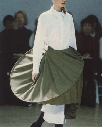 A cover of "References" cluster. The owner is arcaiyves. The cluster consists of 21 elements.