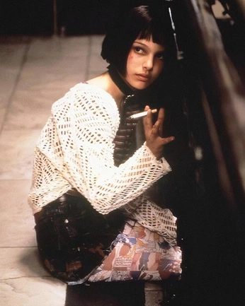 A cover of "Movi" cluster. The owner is cousartblood. The cluster consists of 36 elements.