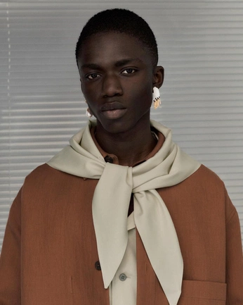 A cover of "looks" cluster. The owner is juuaragoni. The cluster consists of 2 elements.