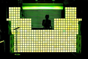 A cover of "Electric Vibration" cluster. The owner is brooklynsky. The cluster consists of 17 elements.