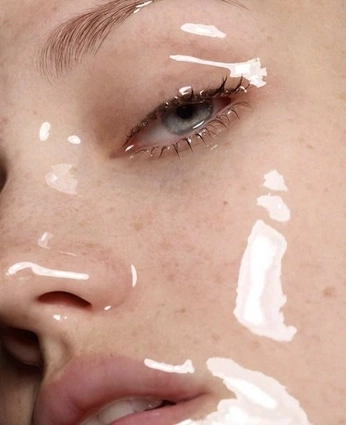 A cover of "Skin" cluster. The owner is liaflamme. The cluster consists of 10 elements.