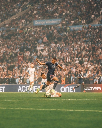 A cover of "footy" cluster. The owner is altus. The cluster consists of 13 elements.