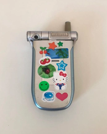 A cover of "🎥🍒💿" cluster. The owner is solandis. The cluster consists of 12 elements.